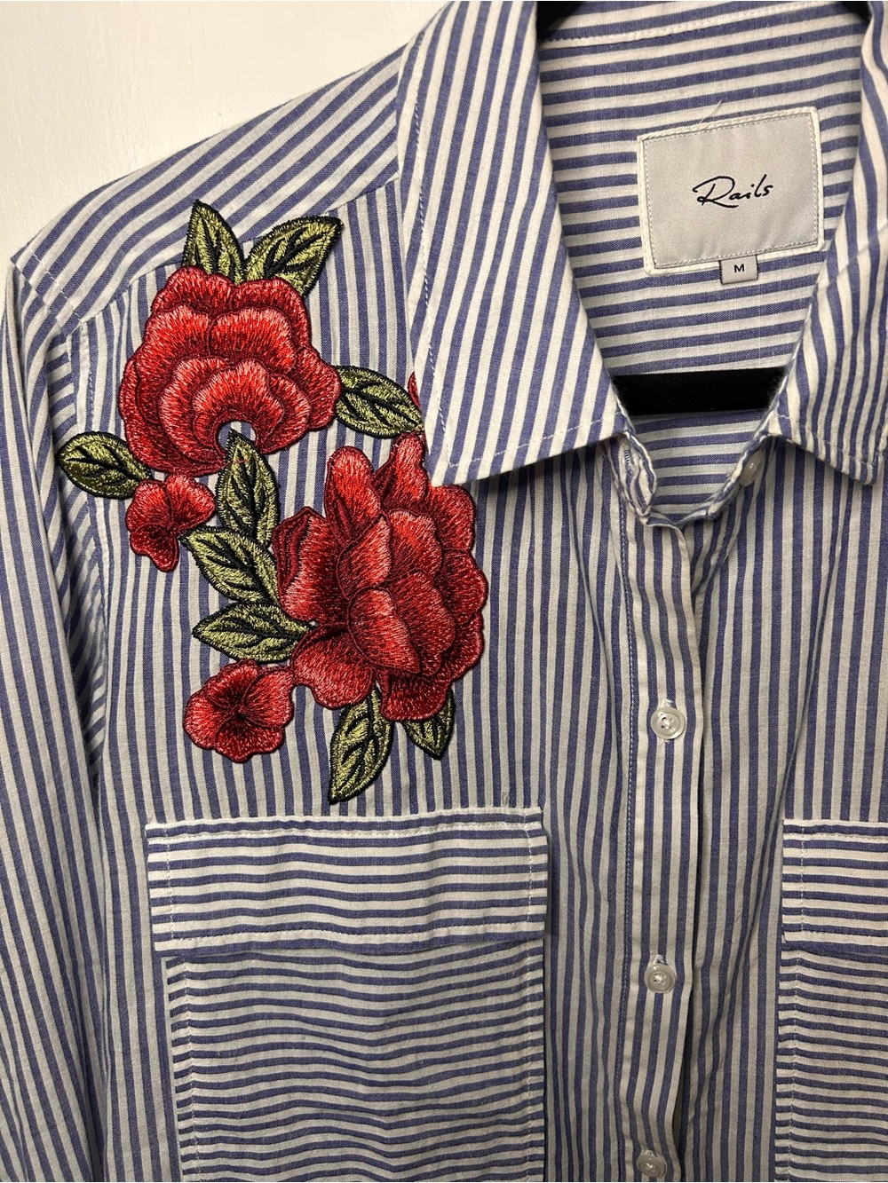 RAILS FRANCES BLUE AND WHITE STRIPED SHIRT WITH RED FLORAL APPLIQUÉ SZ MEDIUM - Picture 2 of 8